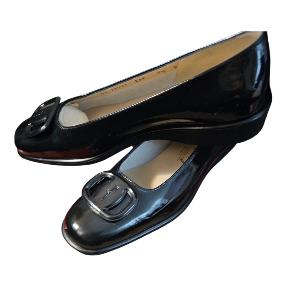 Ferragamo Gancini Vintage Black Patent Pumps Size 7.5B NIB